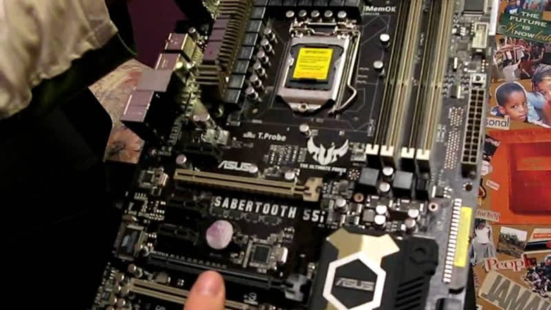 ASUS Sabertooth 55i TUF P55 Motherboard Unboxing Linus Tech