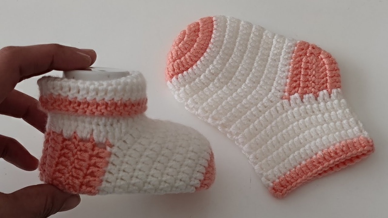 The work of 2 hands It can warm the feet of many babies during the Turkey