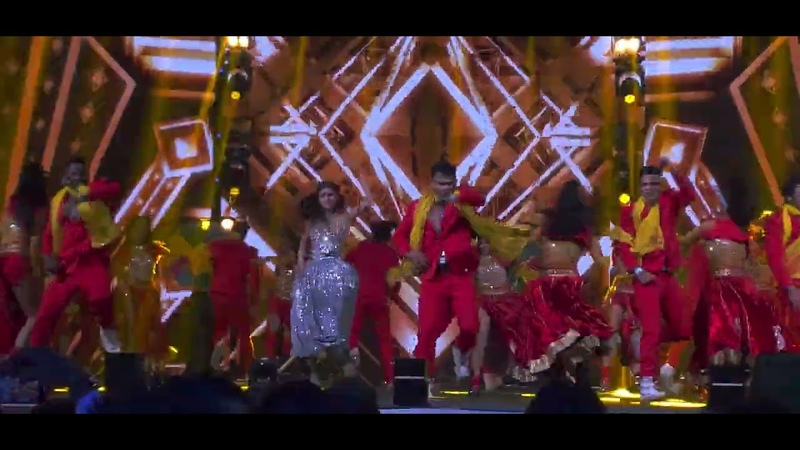 Film Fare 2022 ME Achievers Night, Mouni Roy Live Performance, Dubai, Nov