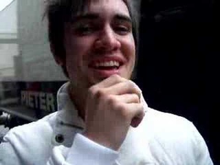 Brendon Urie is talking swedish!