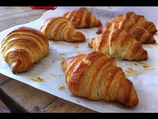 Croissants francesi fatti in casa come quelli del