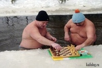 Твист полыньи. Промоина во льду. Ныряй в прорубь джентльмены удачи. Человек провалился под лед. Твист полыньи.