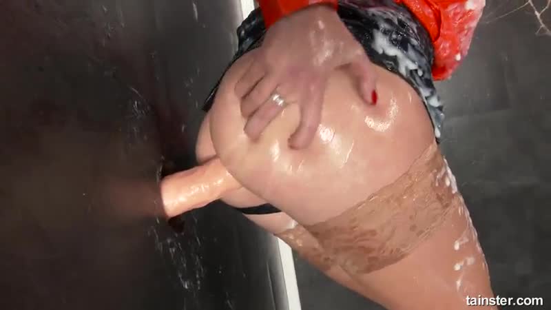 Messy cumshot shorts dildo