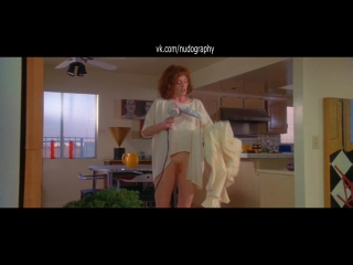 Джулианна мур (julianne moore) без трусов в фильме "короткий монтаж" (short cuts, 1993, роберт олтмен)