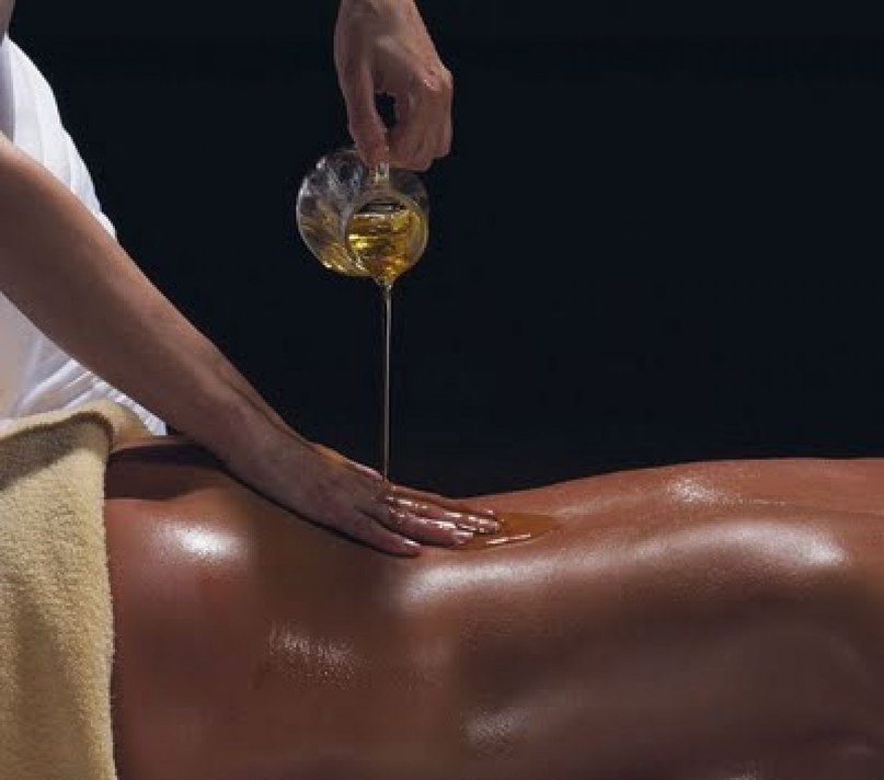 Italienerin Taetowierte Braune Massage