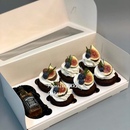 Креативные кондитерские изделия. В одном подарочном наборе пирожных было 3. Эклеры подарочные. Набор пирожных. Подарочный набор пирожных.