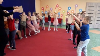 Clap Clap Song - zabawa muzyczna  z kartk papieru. Centrum Edukacji Artystycznej  Machmar