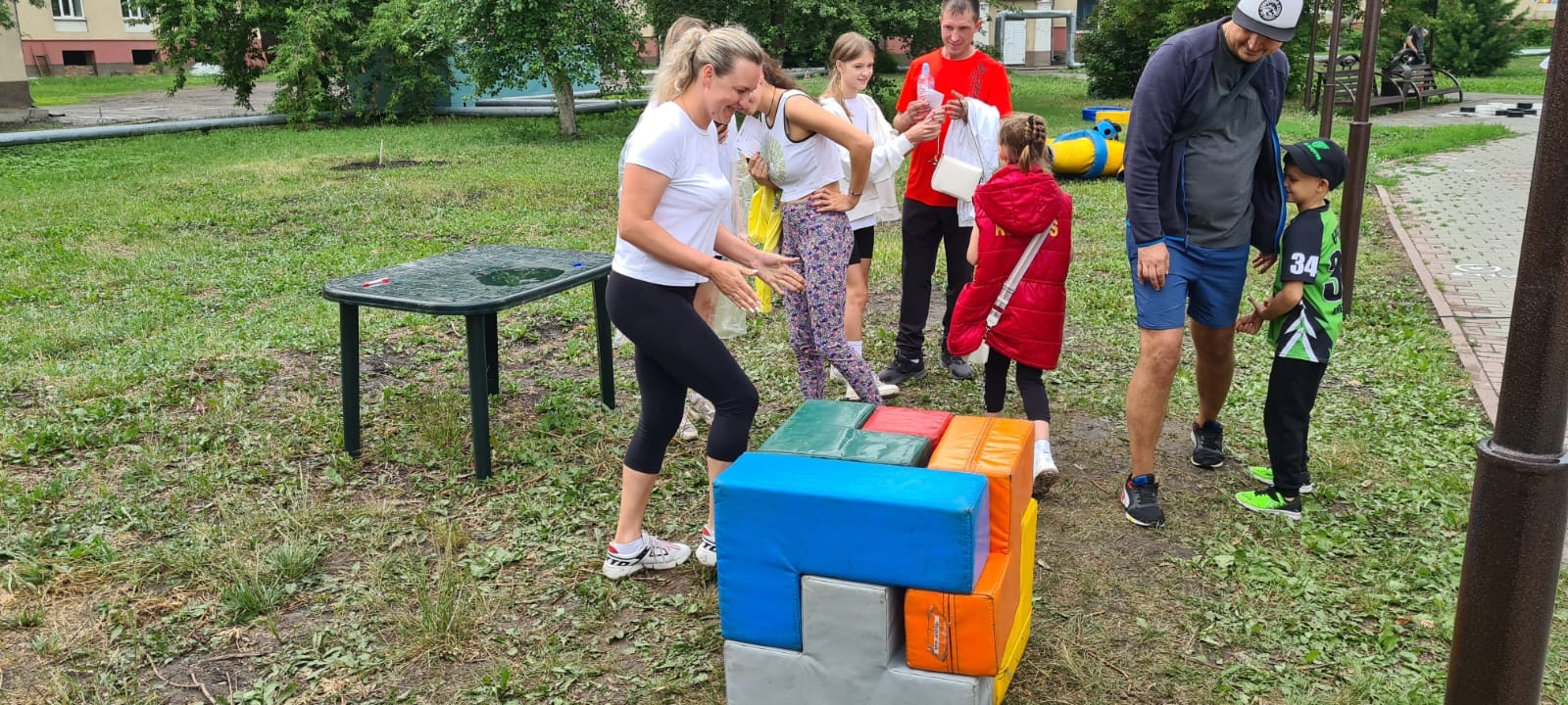 Клубы по месту жительства 8 июля 2023 года во внутреннем дворе КузГТУ состоялся Всероссийский спортивный фестиваль «Семейная команда», посвященный Дню семьи, любви и верности!