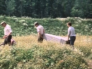 к/ф “Неизвестный солдат“ “А где-то солдаты, солдаты идут...“