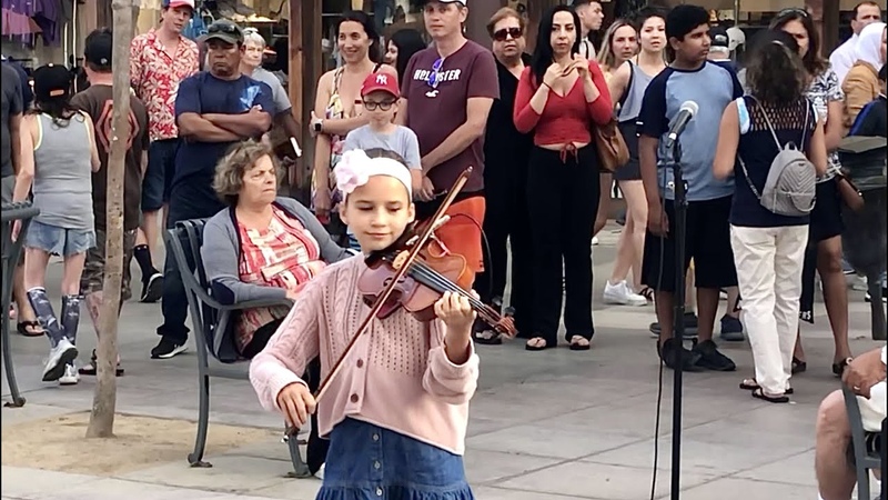 TO ATTRACT A CROWD in 5 SECONDS I Dont Care Ed Sheeran Justin Bieber, Violin