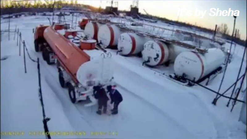 Взрыв бензовоза, оба рабочих погибли, , Explosion of a fuel truck in Surgut