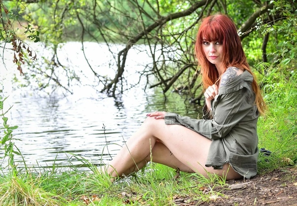 Outdoor redhead bathroom watching